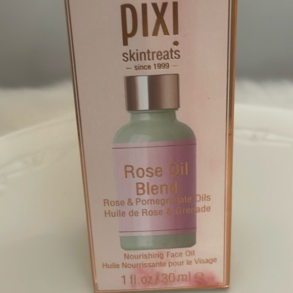 Pixi Skintreats Nourishing Rose Face Oil Blend - Picture 2 of 7